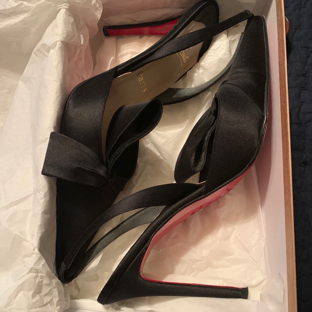 Christian Louboutin Apostrophy Pump